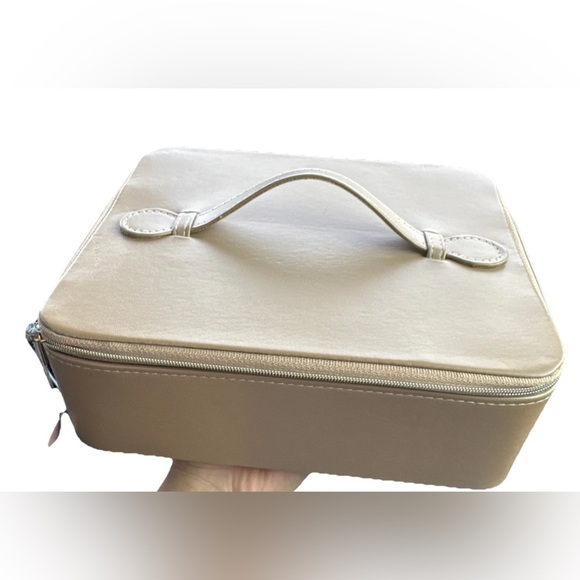 A New Day Jewelry Organizer Travel Case, Beige, Faux Leather - NEW - Picture 1 of 4